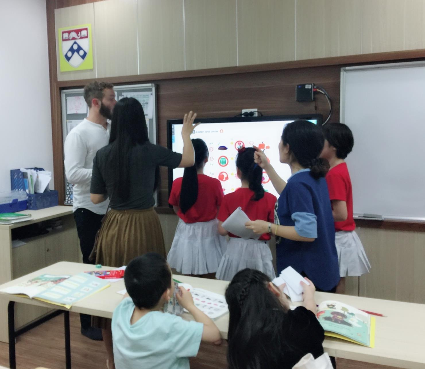 Làm gì để nâng cao chất lượng dạy và học ngoại ngữ?